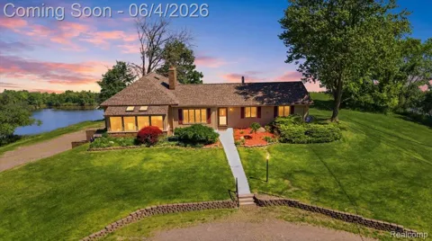 725 Deerpath Court