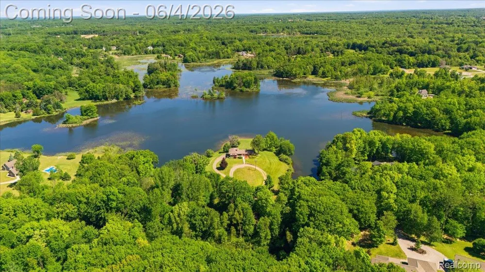 725 Deerpath Court Brandon Charter Township, MI 48462