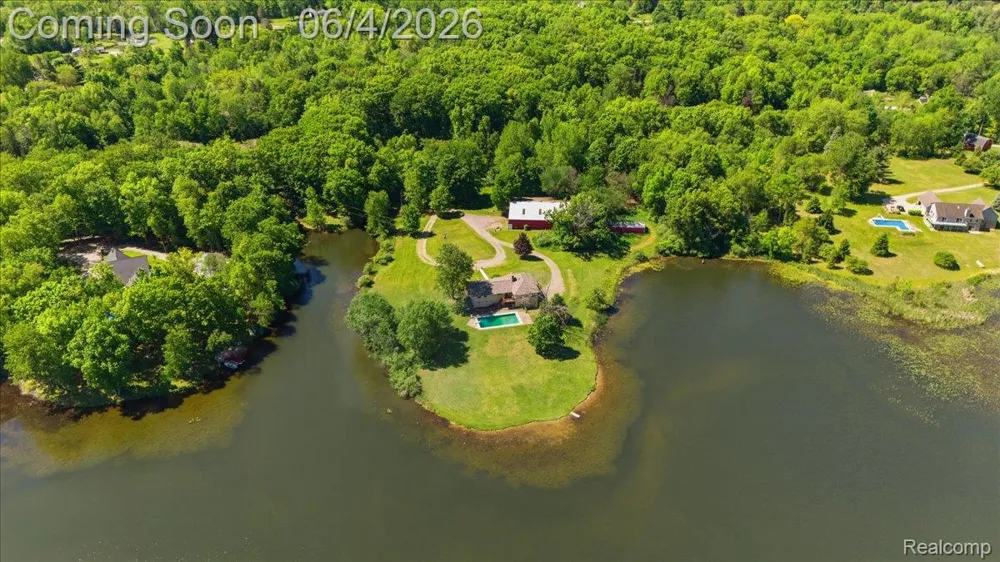 725 Deerpath Court Brandon Charter Township, MI 48462