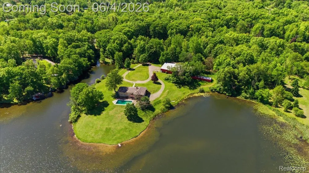 725 Deerpath Court Brandon Charter Township, MI 48462