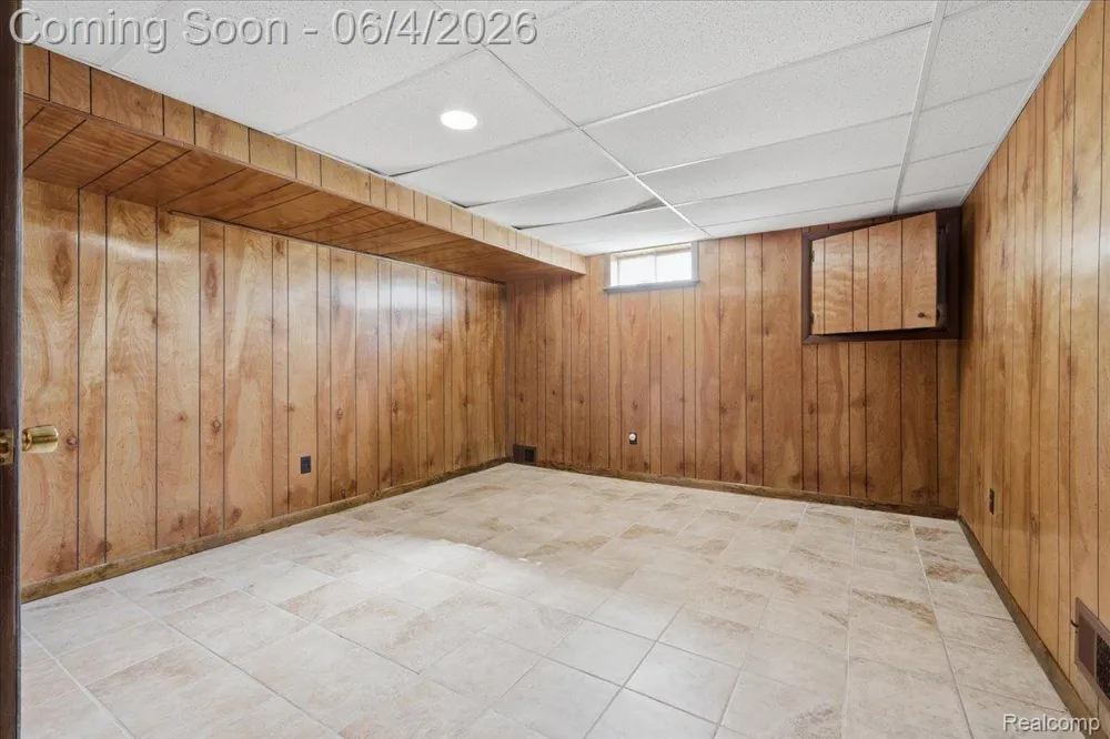 725 Deerpath Court Brandon Charter Township, MI 48462