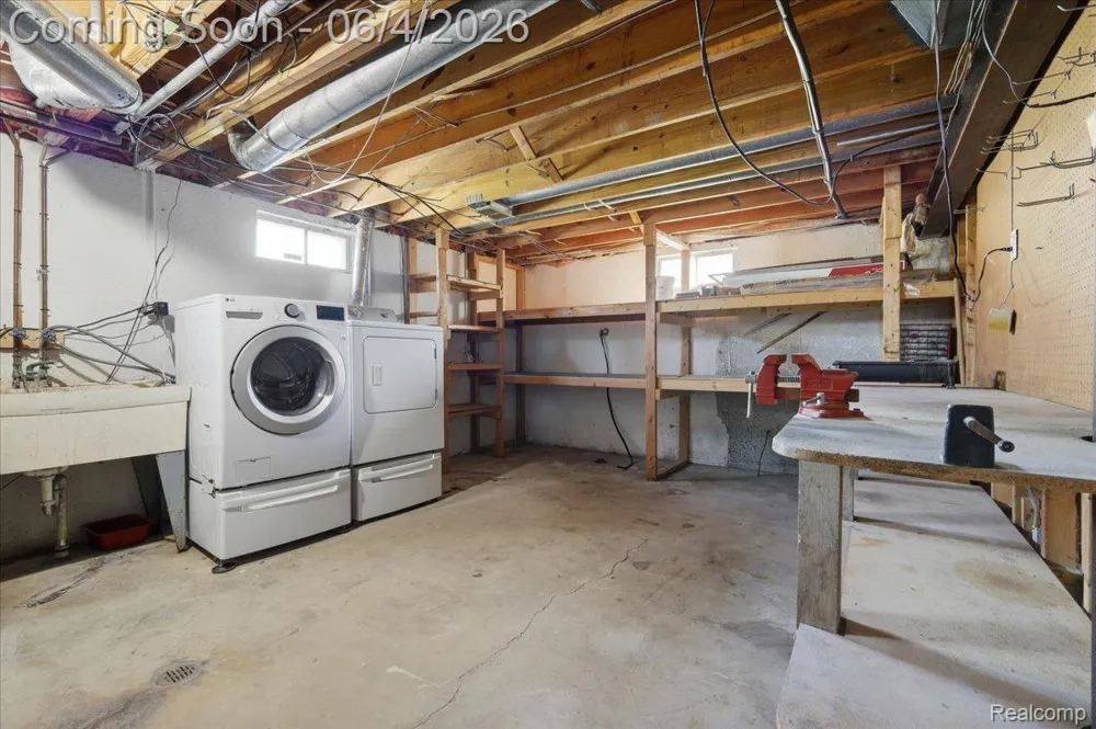 725 Deerpath Court Brandon Charter Township, MI 48462