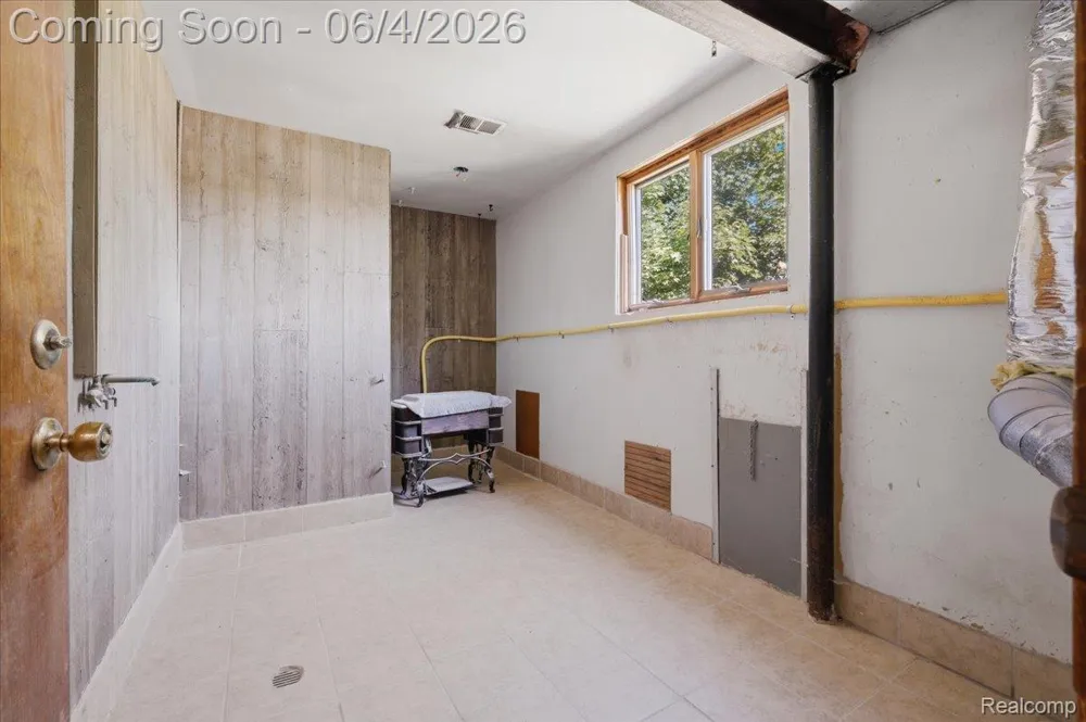 725 Deerpath Court Brandon Charter Township, MI 48462