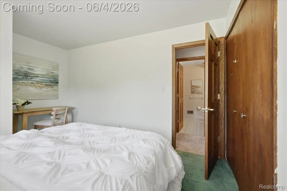 725 Deerpath Court Brandon Charter Township, MI 48462
