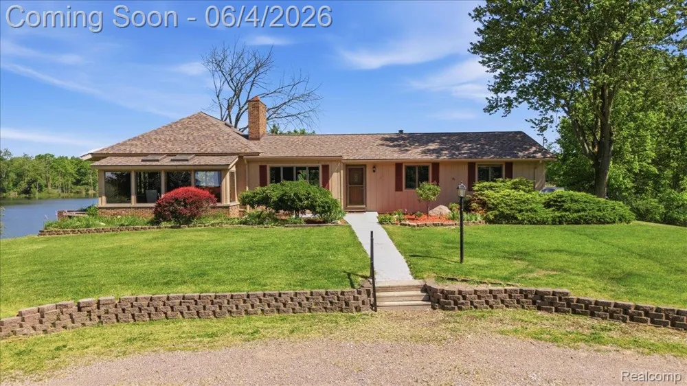 725 Deerpath Court Brandon Charter Township, MI 48462
