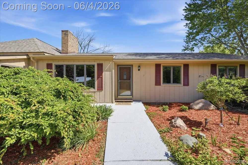 725 Deerpath Court Brandon Charter Township, MI 48462