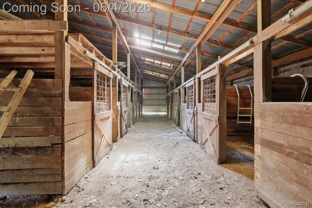 725 Deerpath Court Brandon Charter Township, MI 48462