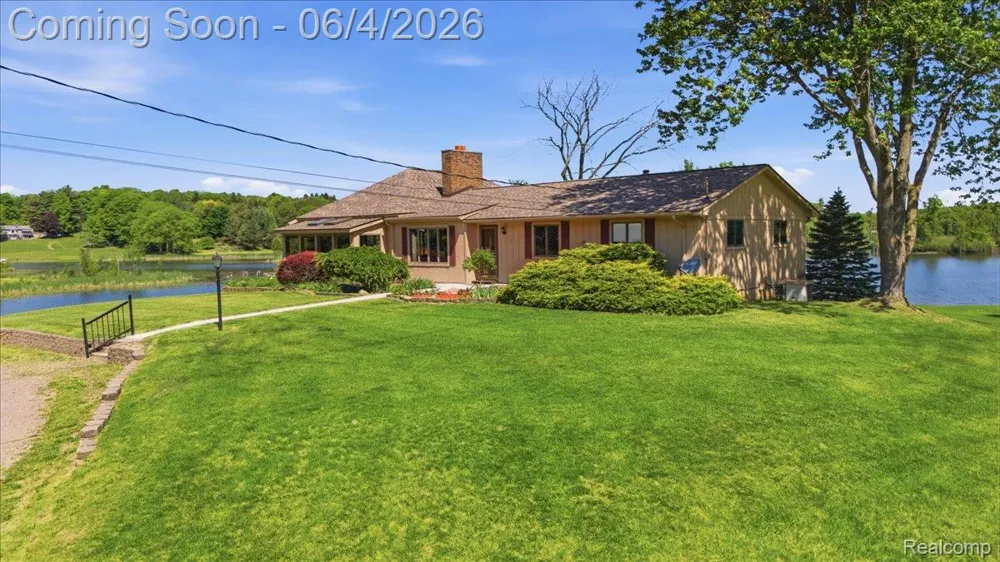 725 Deerpath Court Brandon Charter Township, MI 48462