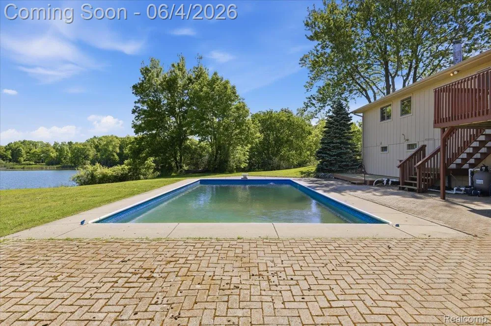 725 Deerpath Court Brandon Charter Township, MI 48462