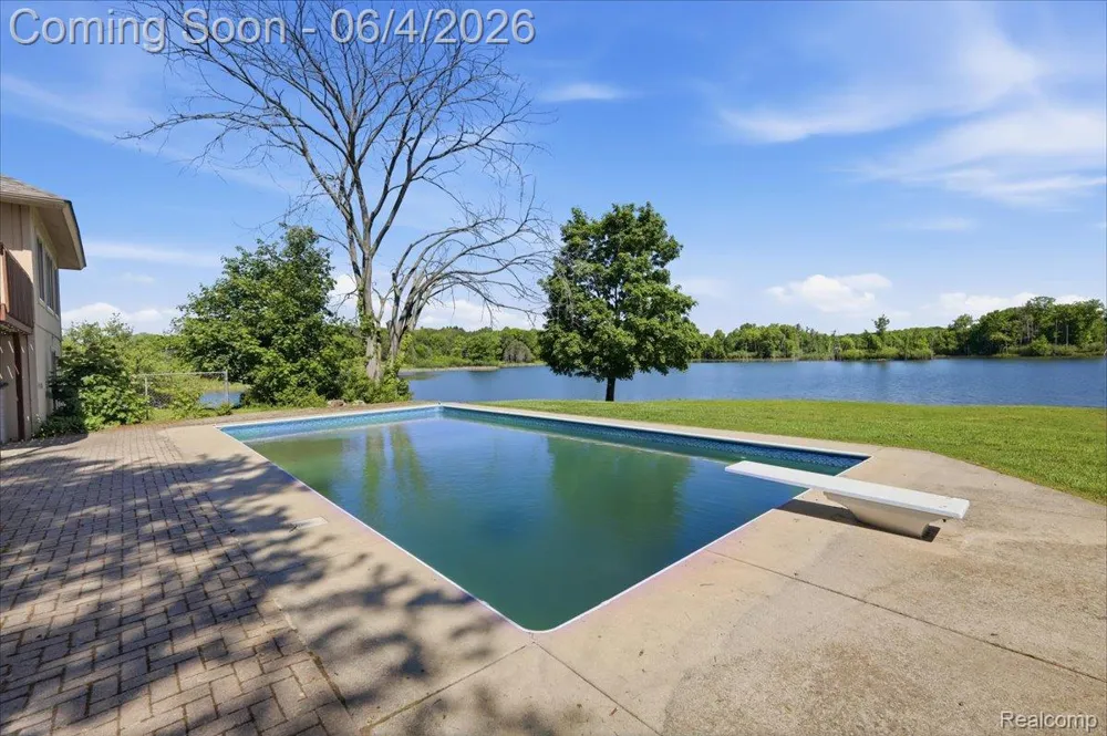 725 Deerpath Court Brandon Charter Township, MI 48462