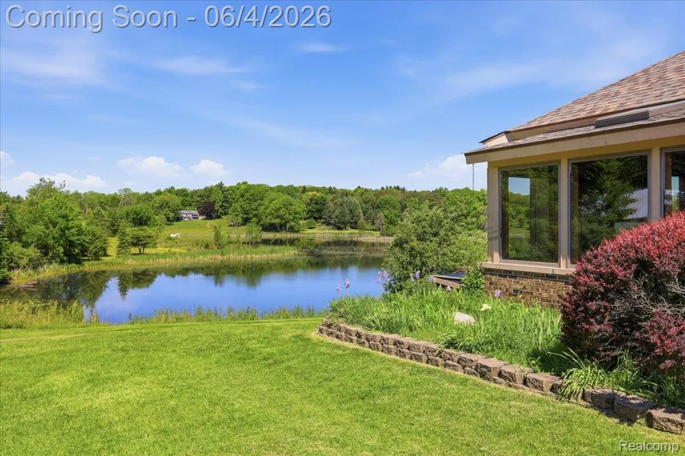 725 Deerpath Court Brandon Charter Township, MI 48462
