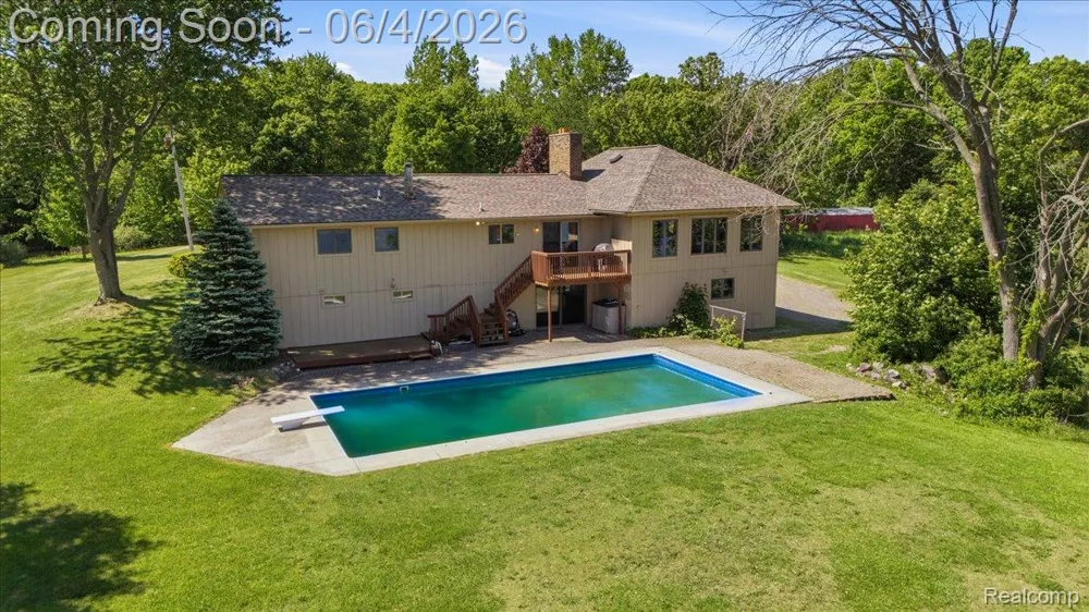 725 Deerpath Court Brandon Charter Township, MI 48462