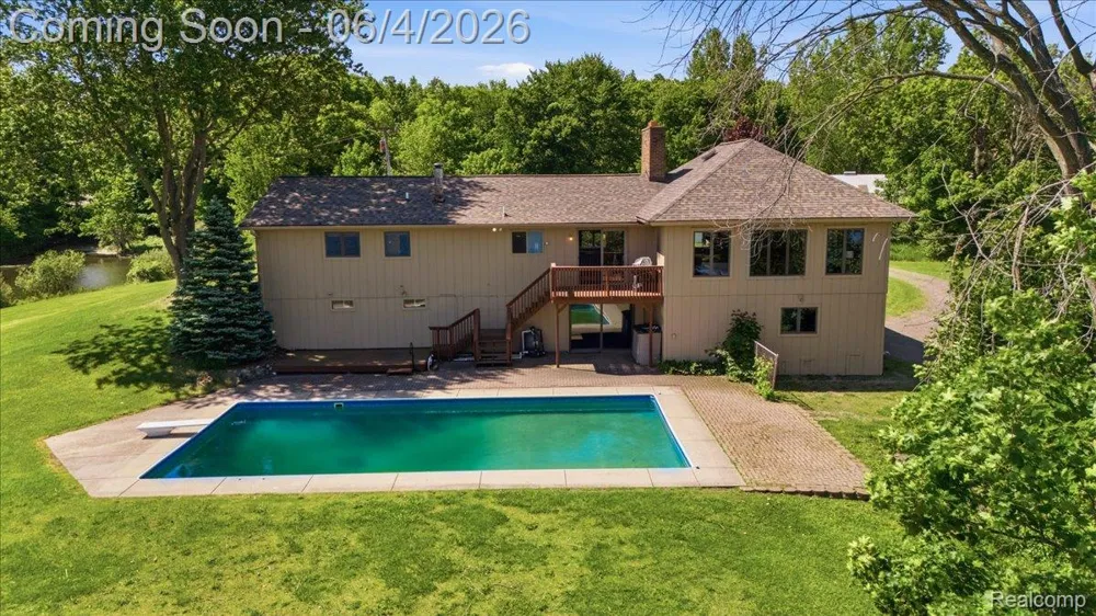 725 Deerpath Court Brandon Charter Township, MI 48462