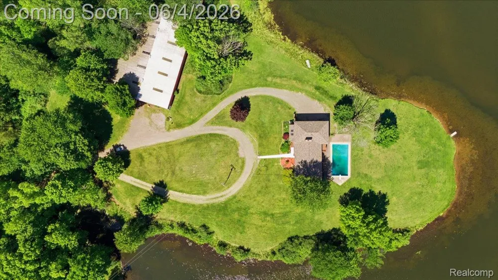 725 Deerpath Court Brandon Charter Township, MI 48462