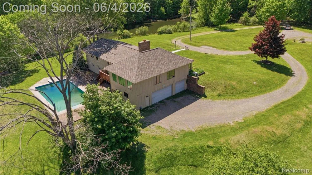 725 Deerpath Court Brandon Charter Township, MI 48462