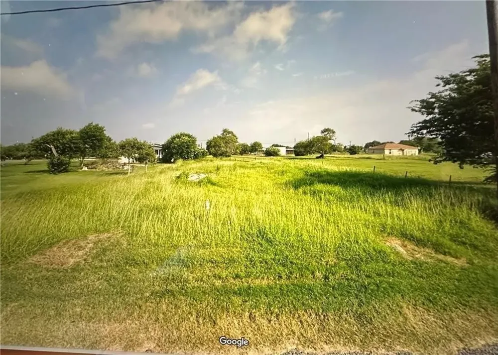 509 1st Street Bayside, TX 78340