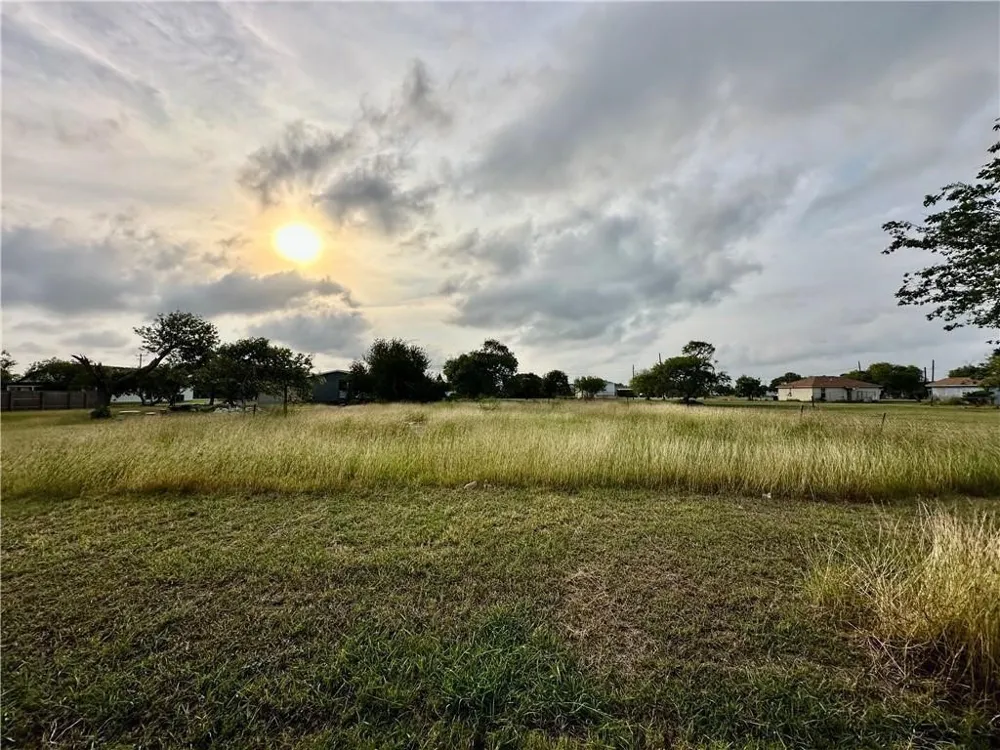 509 1st Street Bayside, TX 78340