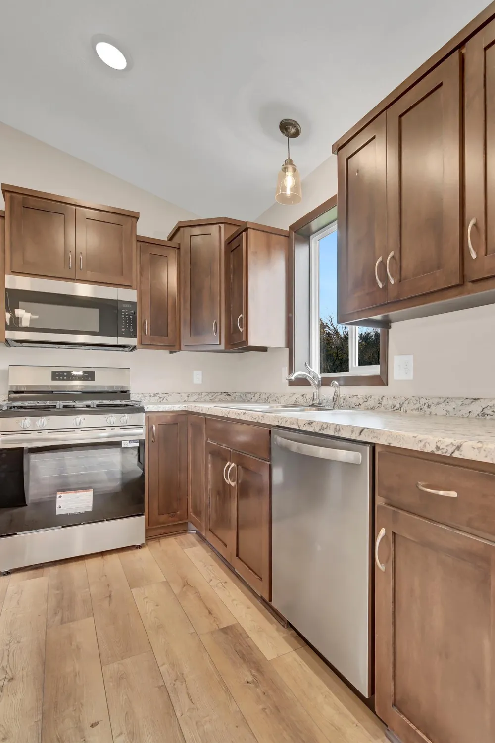 2582 Topaz Street Saint Augusta, MN 56301