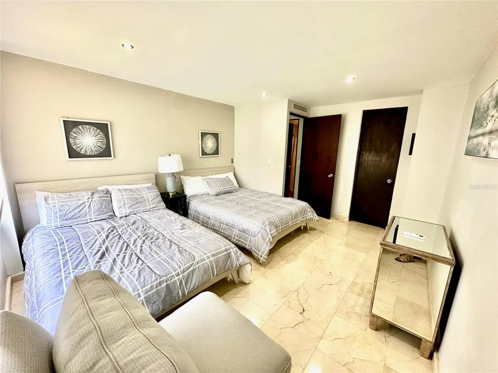 60 Caribe COND. CASTILLO #3B San Juan, PR 00907