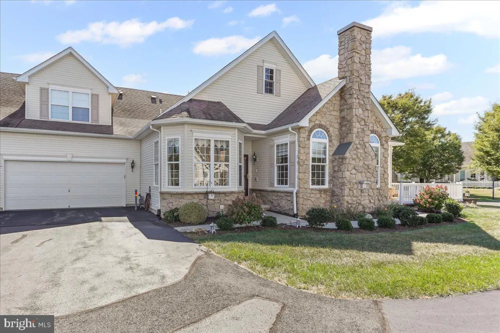 1072 BORDEAUX LANE