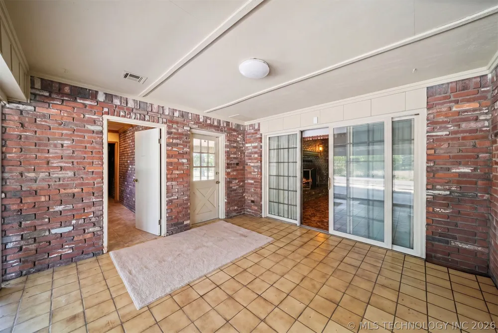 18104 S 4200 ROAD Claremore, OK 74017