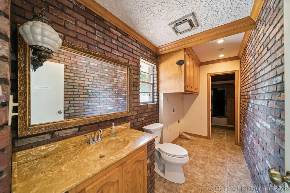 18104 S 4200 ROAD Claremore, OK 74017