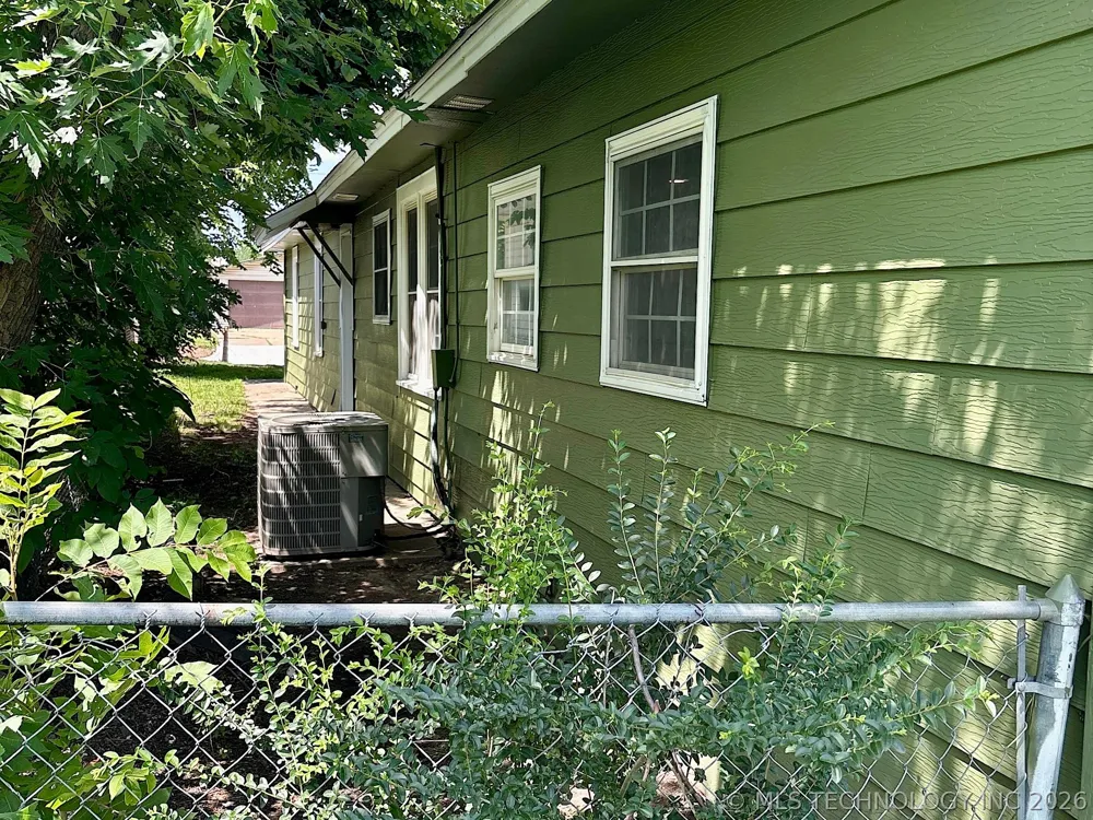 1121 E Walnut Street Cushing, OK 74023