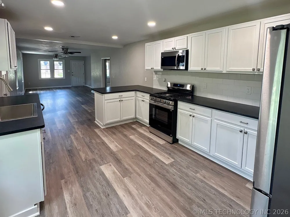 1121 E Walnut Street Cushing, OK 74023