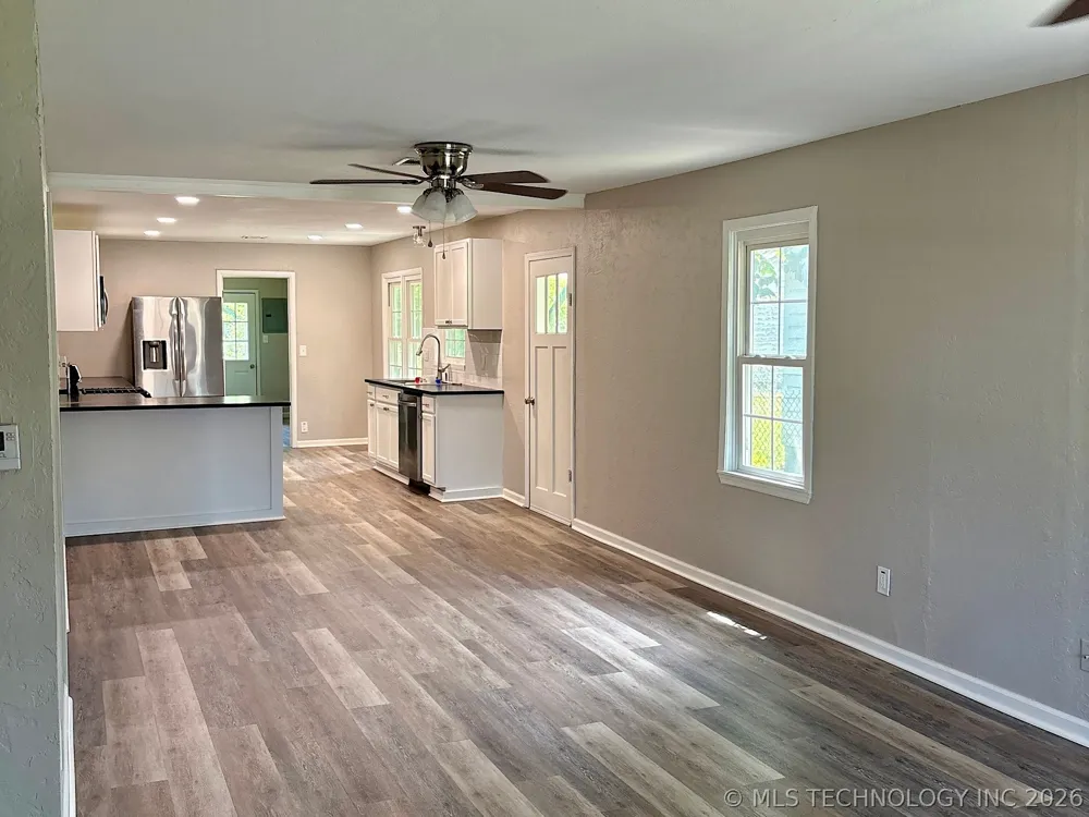 1121 E Walnut Street Cushing, OK 74023
