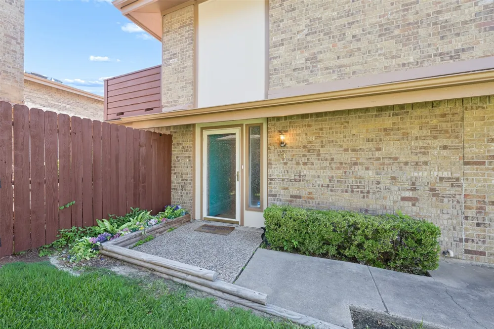 3 Dewberry Court Bedford, TX 76021