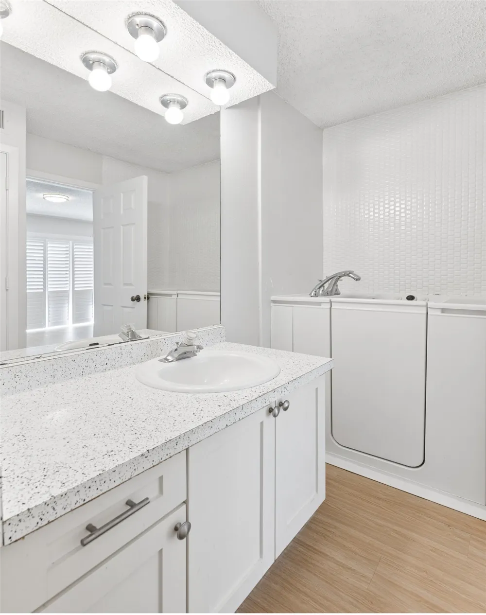 3 Dewberry Court Bedford, TX 76021