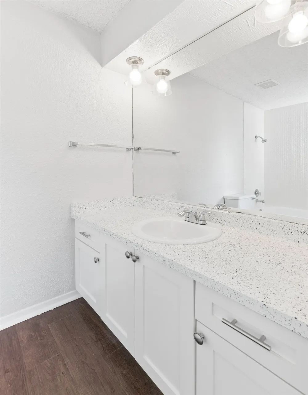 3 Dewberry Court Bedford, TX 76021