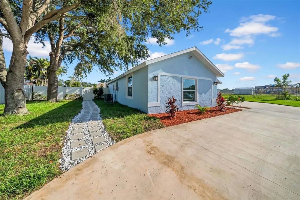2020 58TH AVENUE S St Petersburg, FL 33712