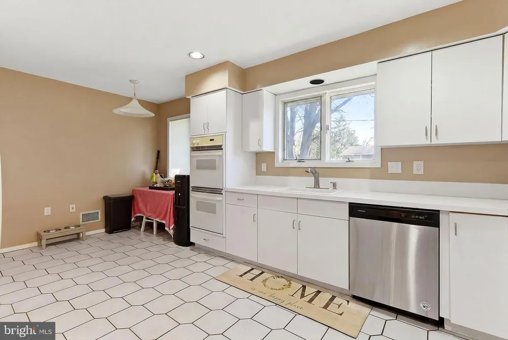 801 HUGHES DRIVE Hamilton, NJ 08690