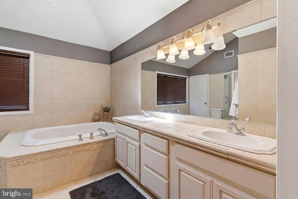 801 HUGHES DRIVE Hamilton, NJ 08690