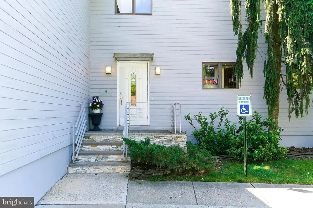801 HUGHES DRIVE Hamilton, NJ 08690