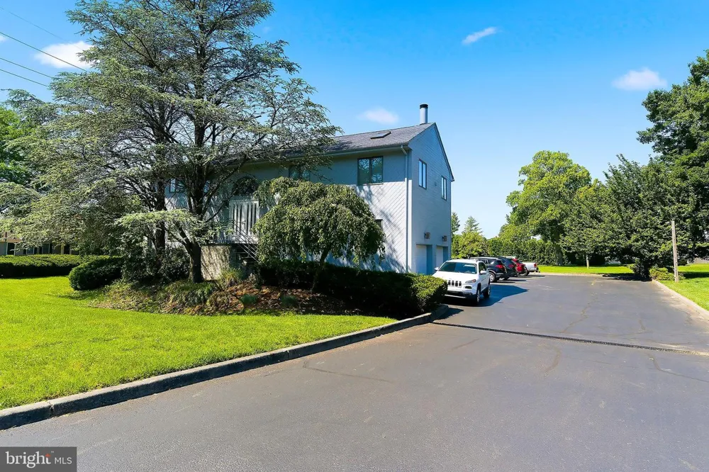 801 HUGHES DRIVE Hamilton, NJ 08690