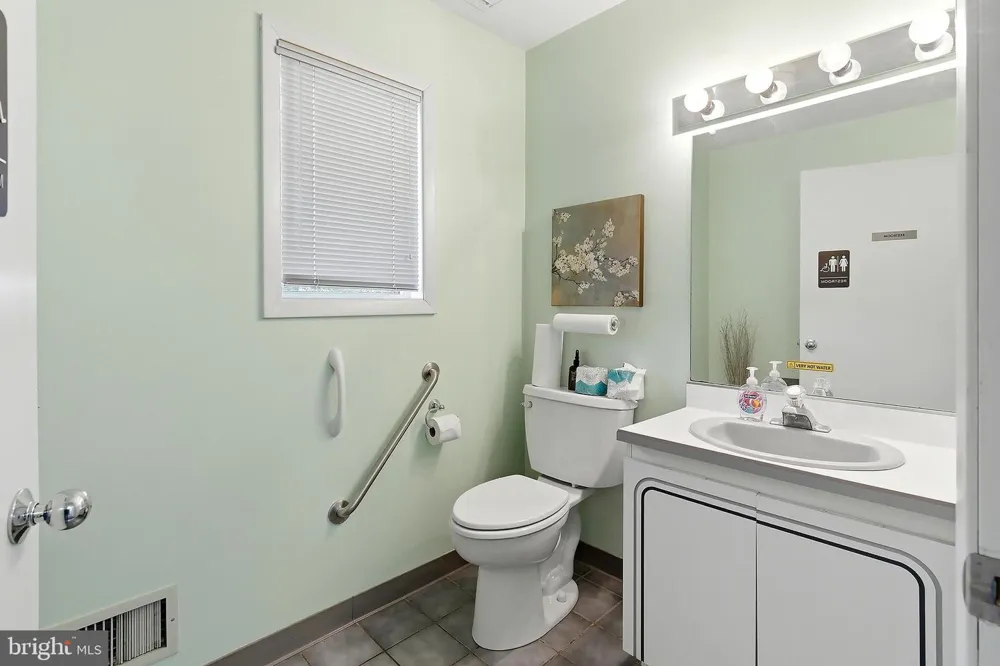 801 HUGHES DRIVE Hamilton, NJ 08690