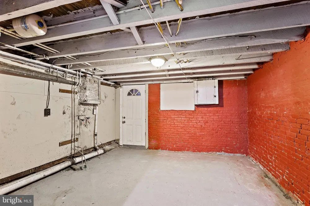 804 KENWOOD AVENUE Baltimore, MD 21205