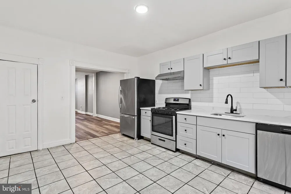 804 KENWOOD AVENUE Baltimore, MD 21205