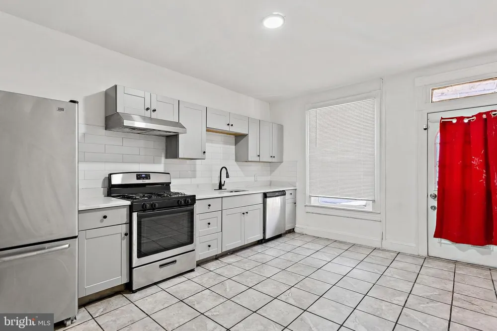 804 KENWOOD AVENUE Baltimore, MD 21205