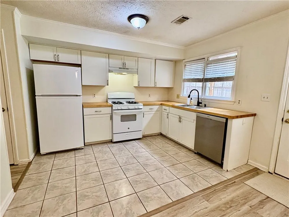 1405 Kennesaw Trace NW Kennesaw, GA 30144