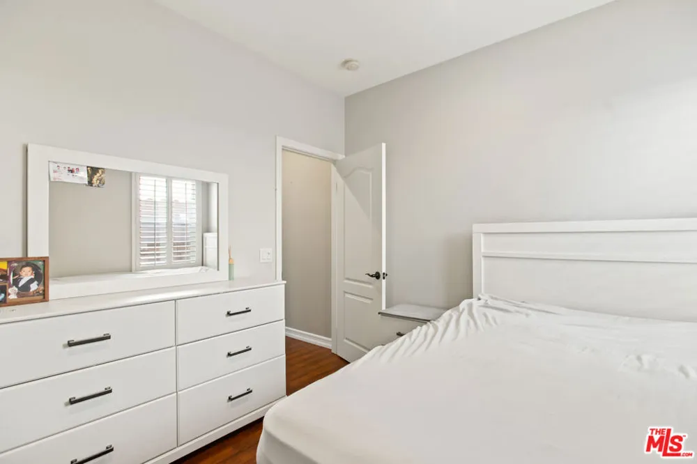 19850 Holly Drive Santa Clarita, CA 91350