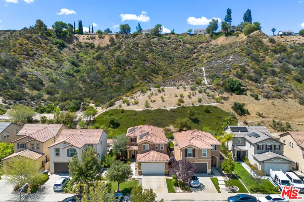 19850 Holly Drive Santa Clarita, CA 91350