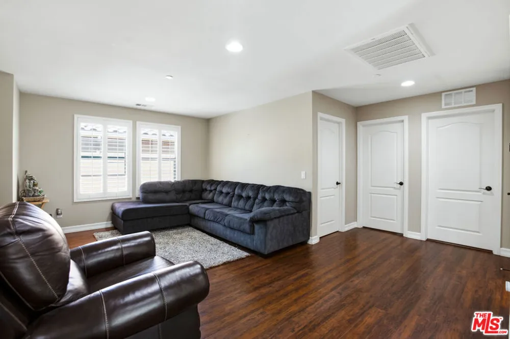 19850 Holly Drive Santa Clarita, CA 91350