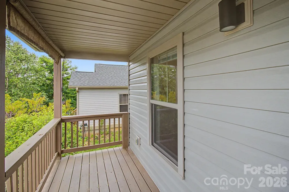 31 Yarrow Meadow Road Weaverville, NC 28787
