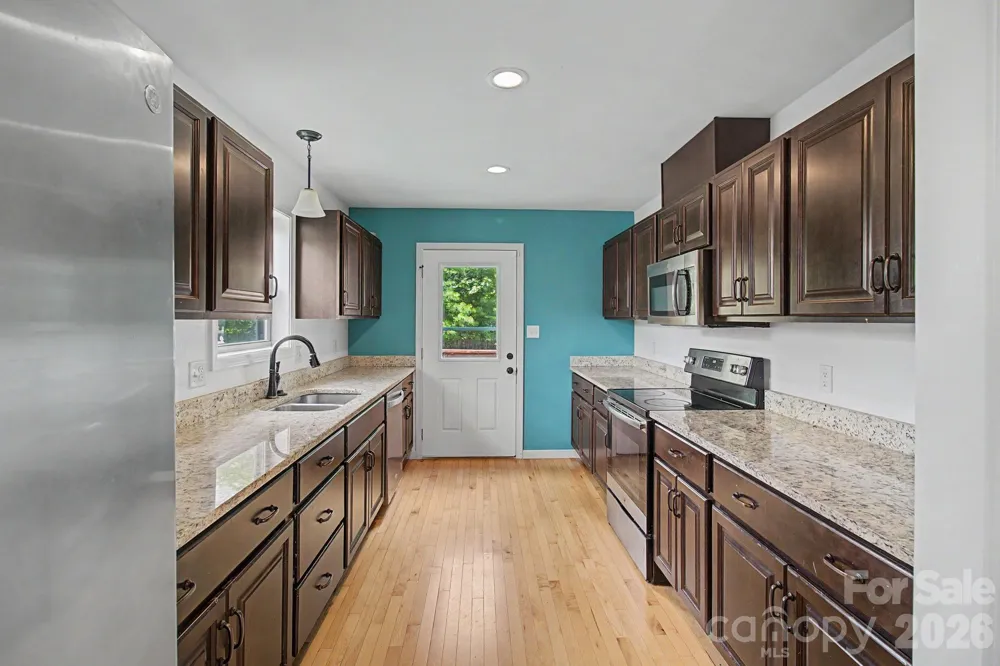 31 Yarrow Meadow Road Weaverville, NC 28787