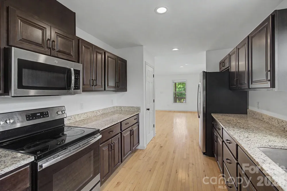 31 Yarrow Meadow Road Weaverville, NC 28787