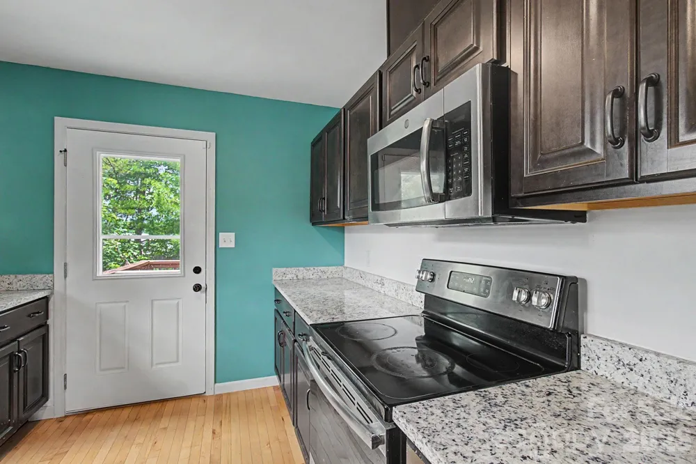 31 Yarrow Meadow Road Weaverville, NC 28787