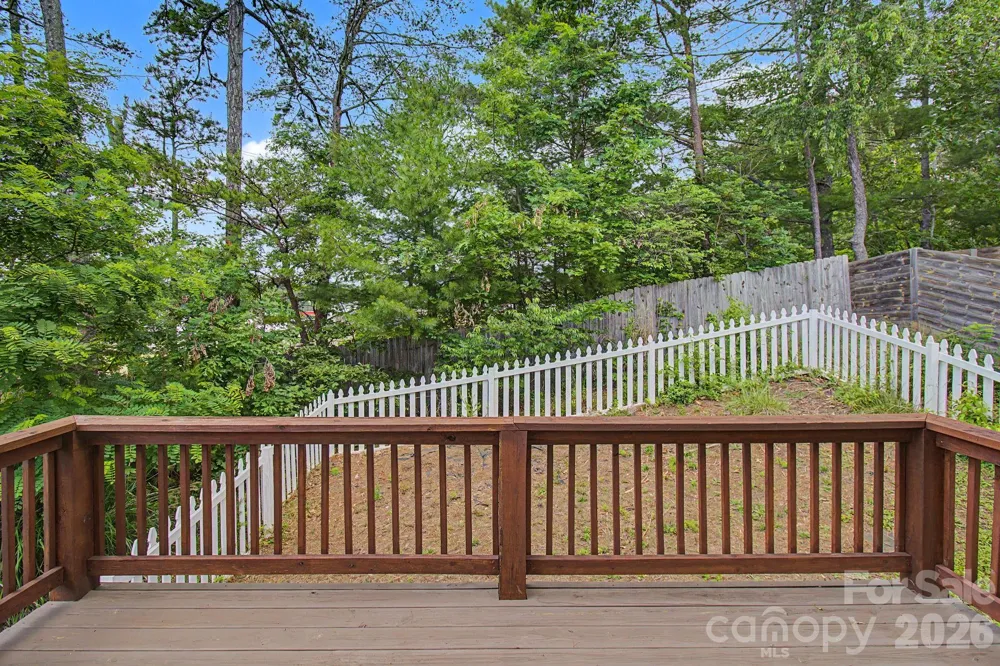 31 Yarrow Meadow Road Weaverville, NC 28787